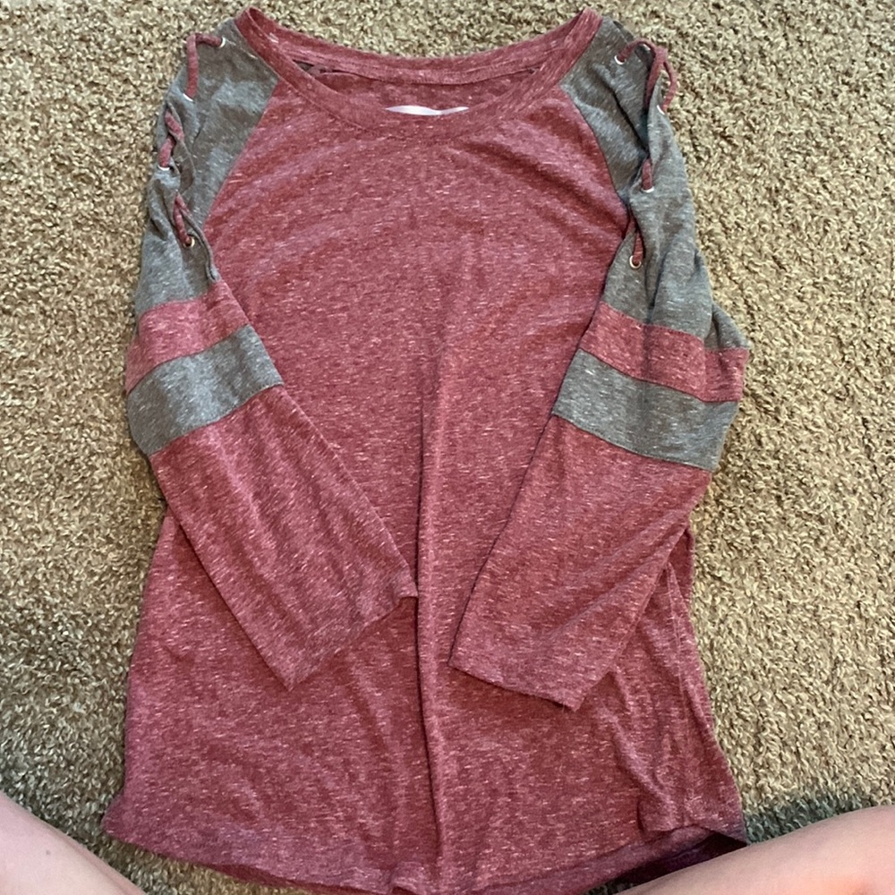 Cute shirt with designs on the sleeves